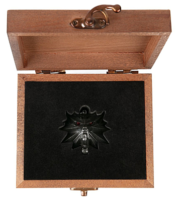 Zaklínač - Witcher 3 - Zaklínačský medailon Wild Hunt LED svítící v dřevěném boxu