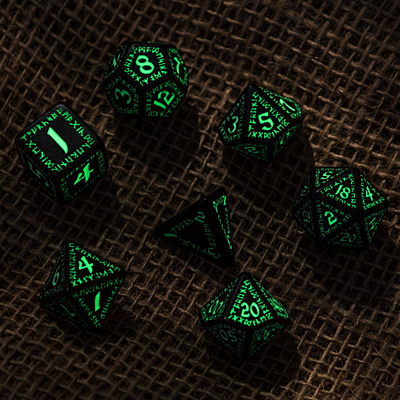 Sada 7 RPG kostek - runové - černé svítící ve tmě